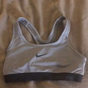 Nike pro sports bra